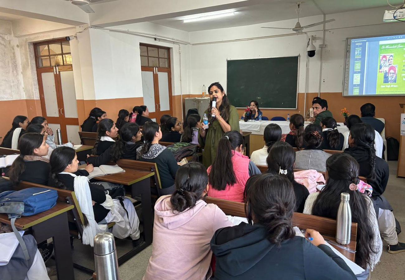 Dr Meenakshi Jain Chandigarh